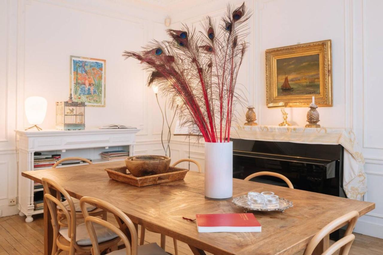 Luxurious 4 Bedroom Next To The Eiffel Tower Apartment