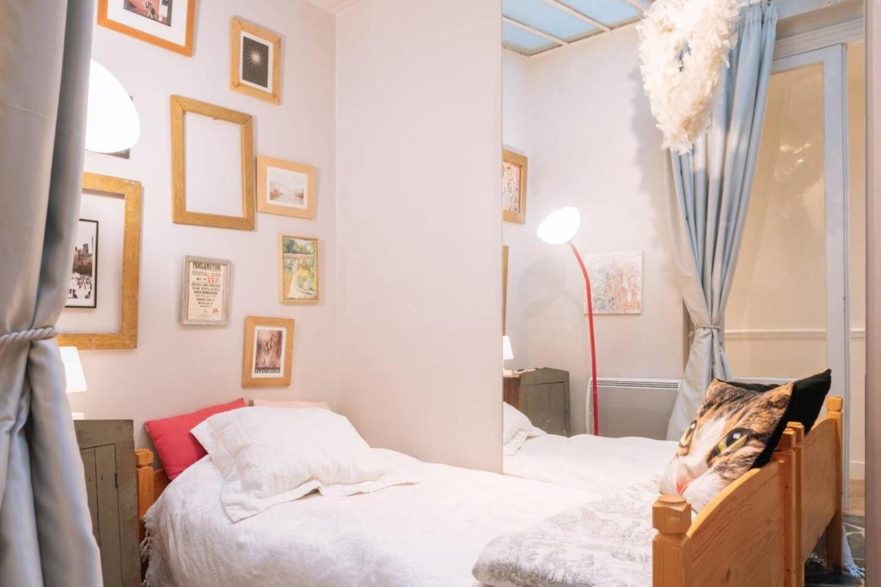 Luxurious 4 Bedroom Next To The Eiffel Tower Apartment *