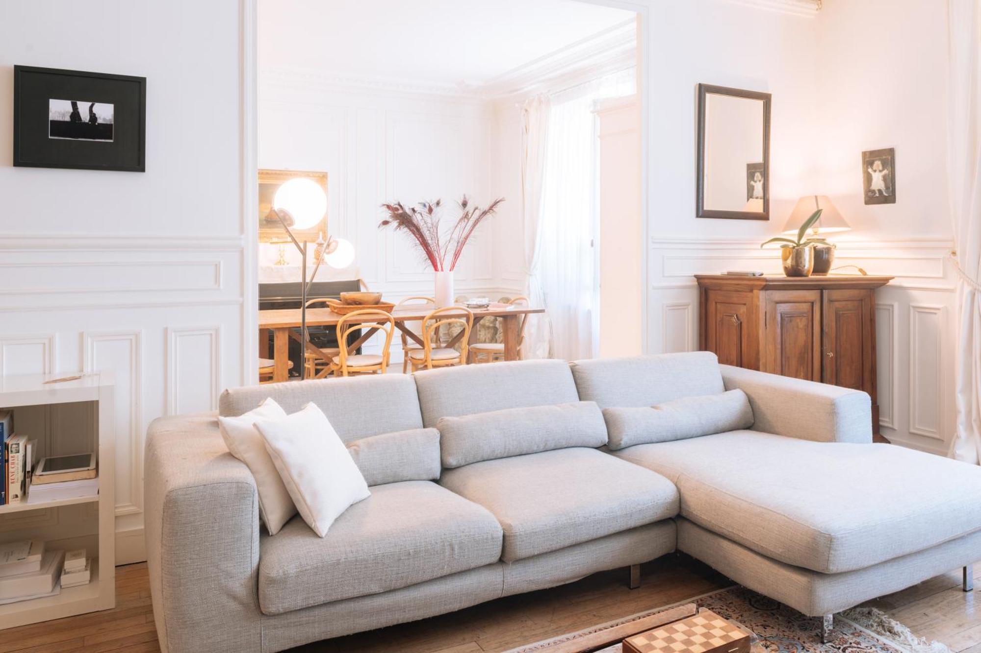Luxurious 4 Bedroom Next To The Eiffel Tower Apartment Paris